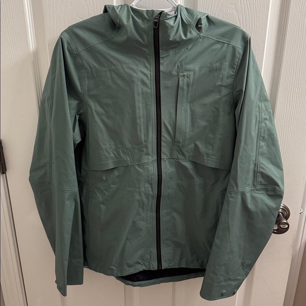 ☔️Lululemon Green Hooded Raincoat